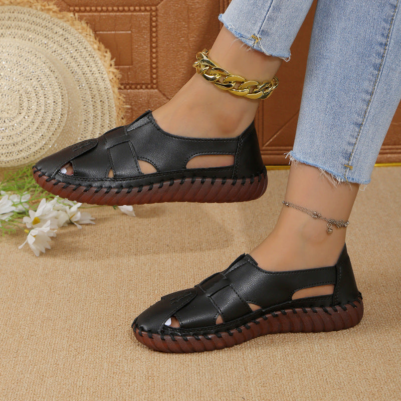 Flat shoes with tendon soles for maximum comfort and durability